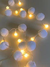 Load image into Gallery viewer, Pom pom Light Chain, White